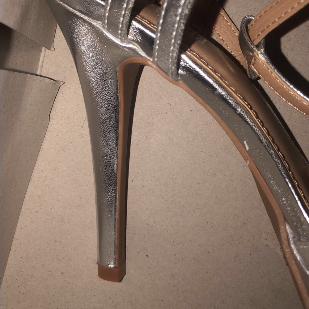 Heels - Picture 3 of 3